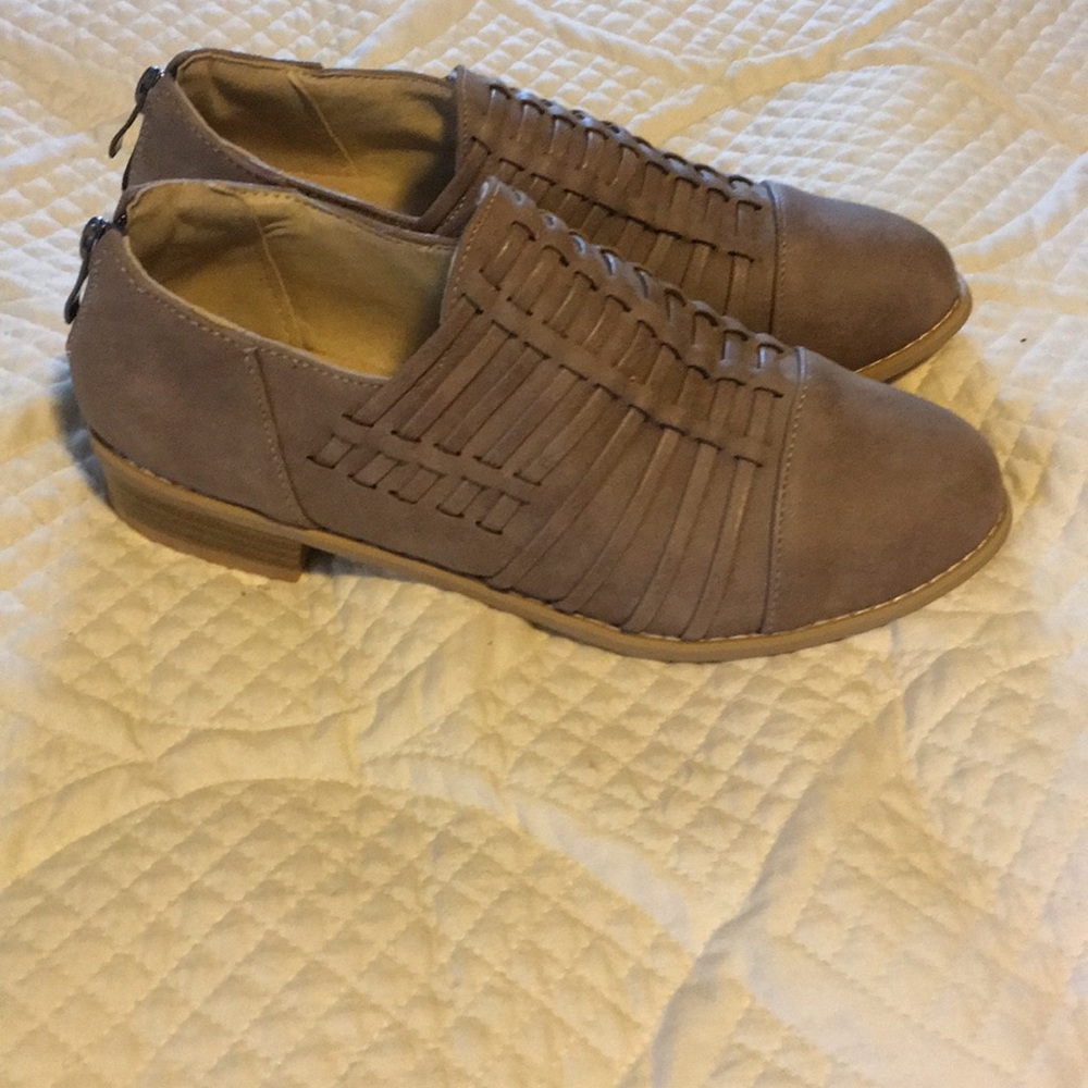 Shoes - Picture 2 of 4